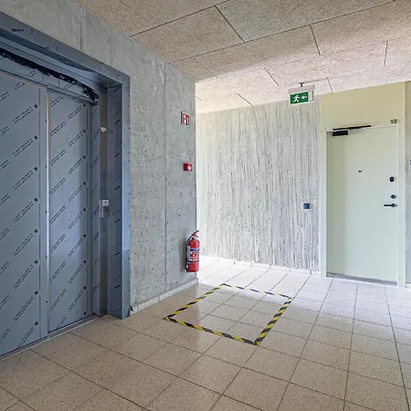 River View With Free Parking דירה