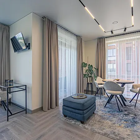 River View With Free Parking דירה