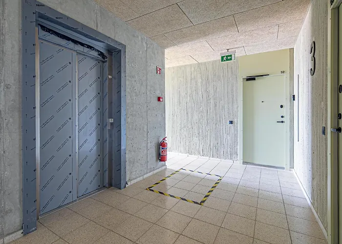 River View With Free Parking דירה