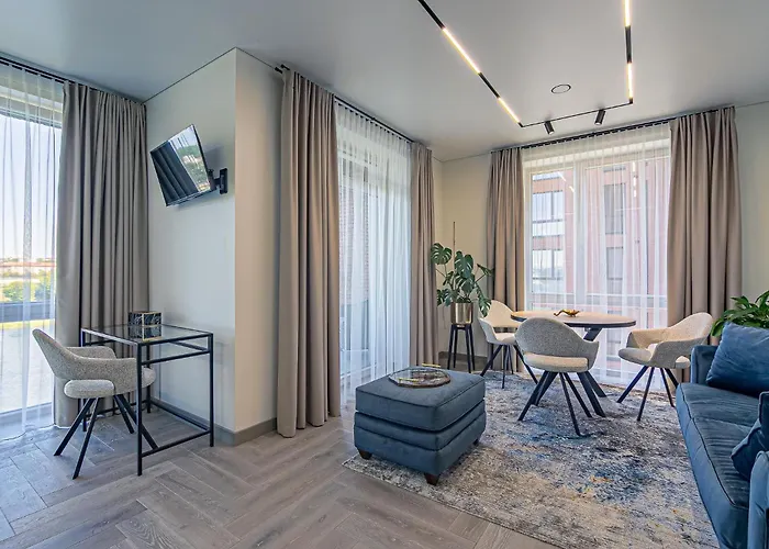 River View With Free Parking דירה